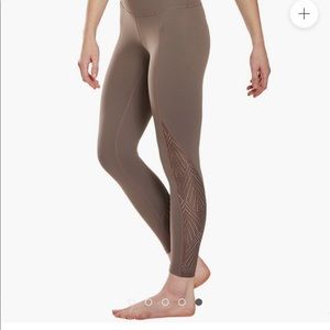 NWT Beyond Yoga Mesh in Line HW Midi Legging (XS)